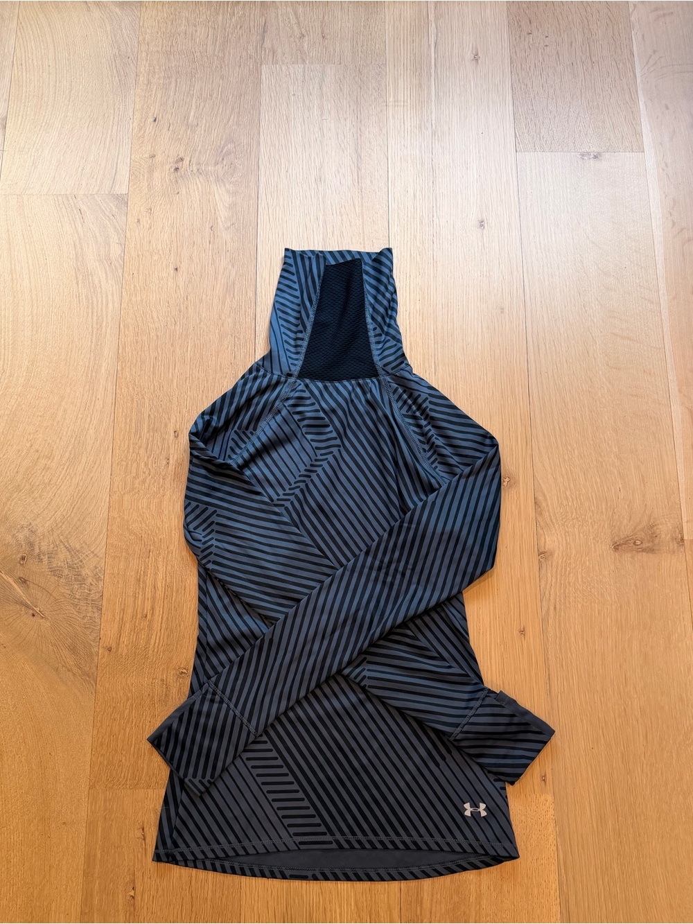 Under Armour Fitted Hooded Long Sleeve Performance Top SM/P Black Stripe